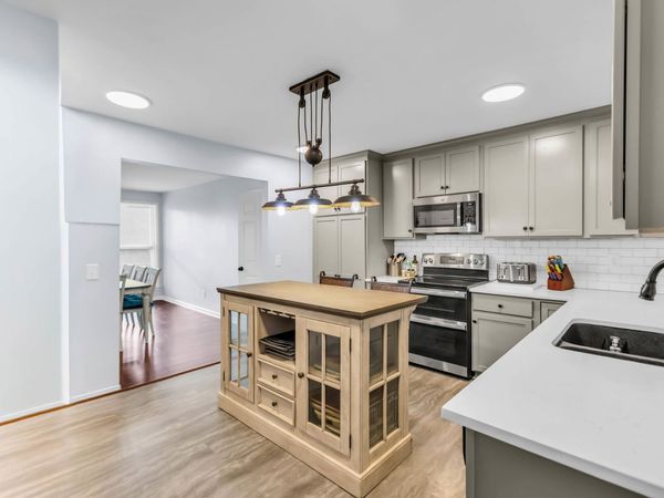 1917 Graceland Dr, Goodlettsville, TN 37072