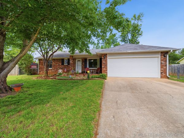 707 W 46th Place, Sand Springs, OK 74063