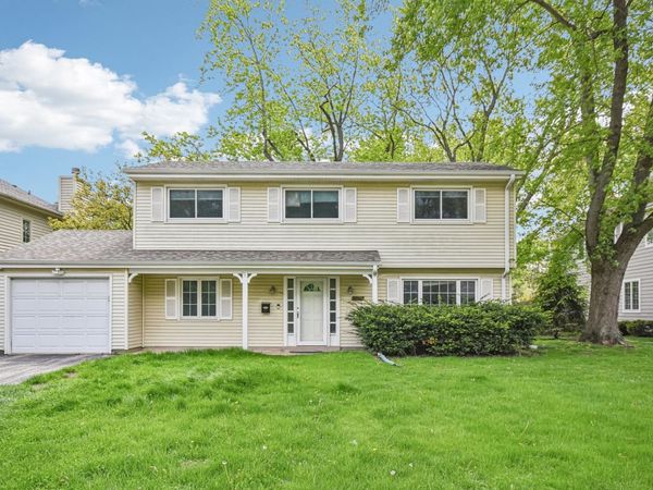 1235 Dartmouth Lane , Deerfield, IL 60015