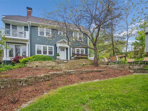 3300 Elmwood Drive, Des Moines, IA 50312