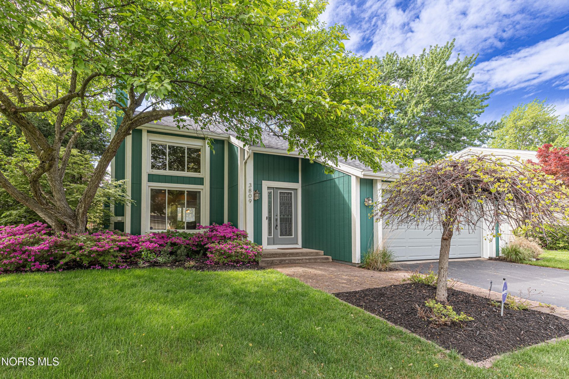 3809 Farmbrook Drive , Sylvania, OH 43560 Main Photo