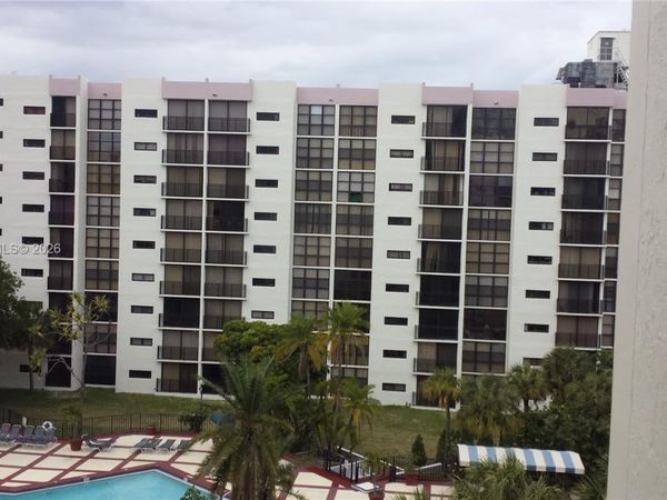 16909 N Bay Rd , Unit 914, Sunny Isles Beach, FL 33160