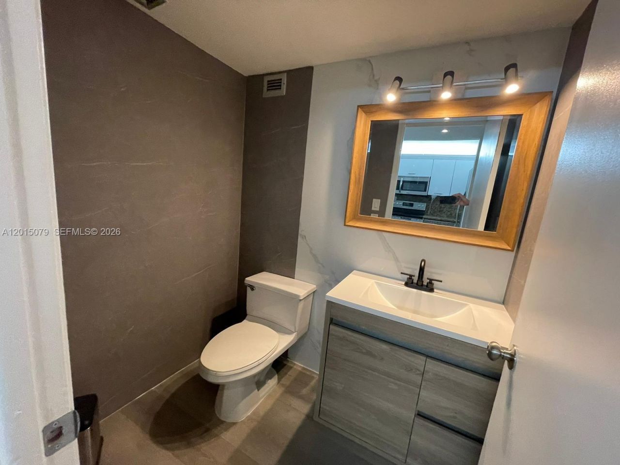 1901 Brickell Ave , Unit B2104, Miami, FL 33129 Photo