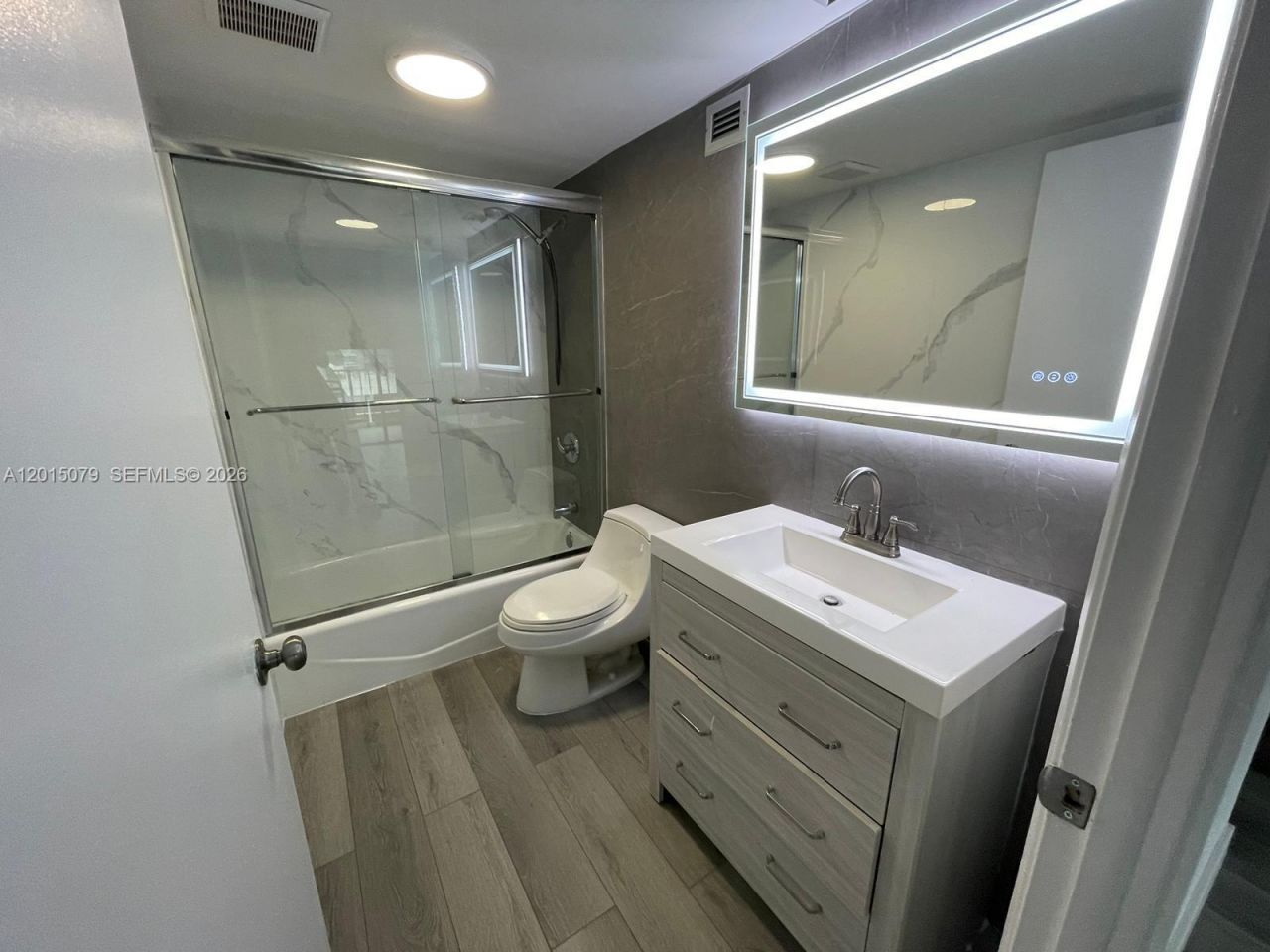 1901 Brickell Ave , Unit B2104, Miami, FL 33129 Photo