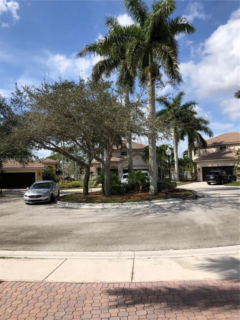693 Live Oak Ln, Weston, FL 33327 Photo