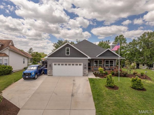 10465 Village Lane , Foristell, MO 63348