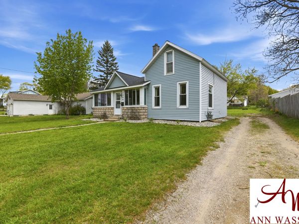 1044 S Bridge Street, Belding, MI 48809