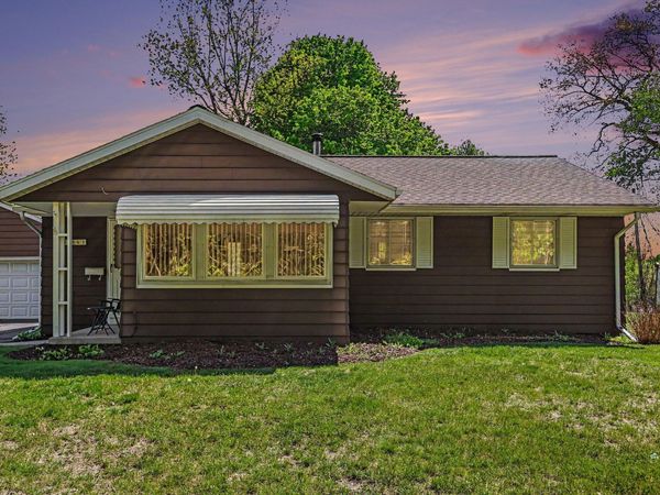2561 Parkside Drive, Jackson, MI 49203