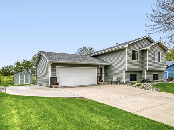 4385 Hamlet Avenue N, Oakdale, MN 55128