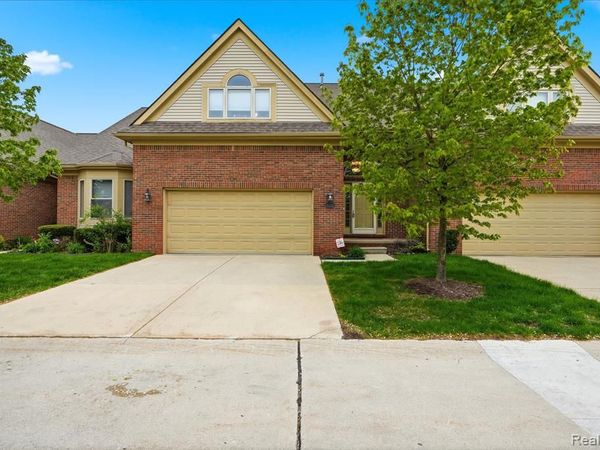 4212 April Lane , Sterling Heights, MI 48310