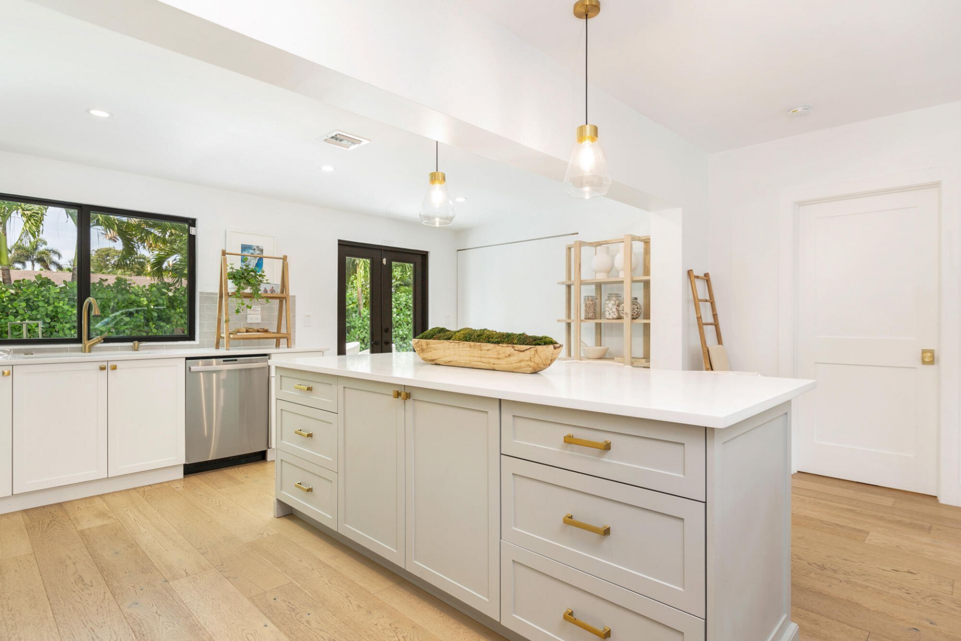 320 Linda Lane, West Palm Beach, FL 33405 Photo