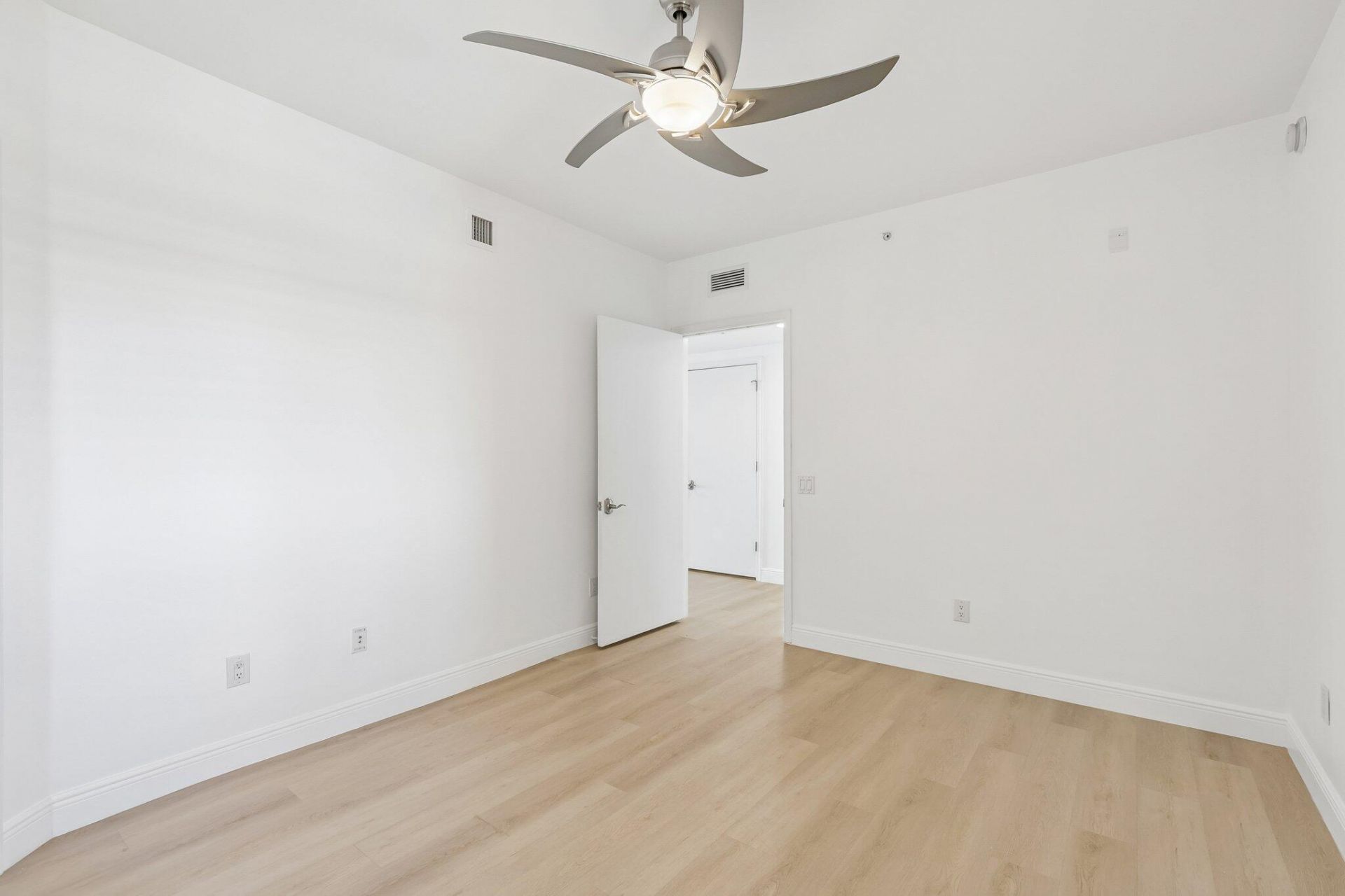 2650 Lake Shore Drive, Unit 1202, Riviera Beach, FL 33404 Photo