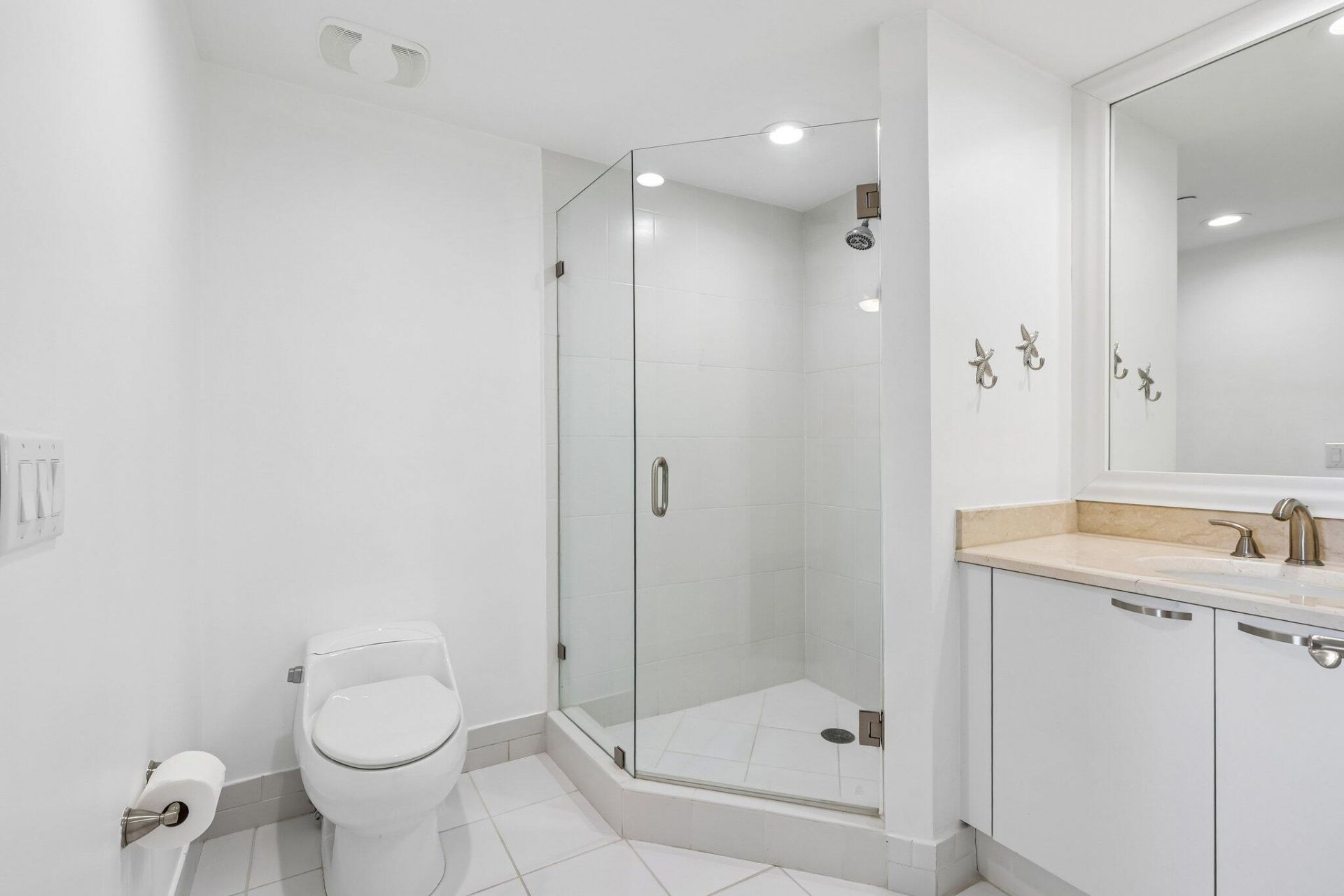 2650 Lake Shore Drive, Unit 1202, Riviera Beach, FL 33404 Photo