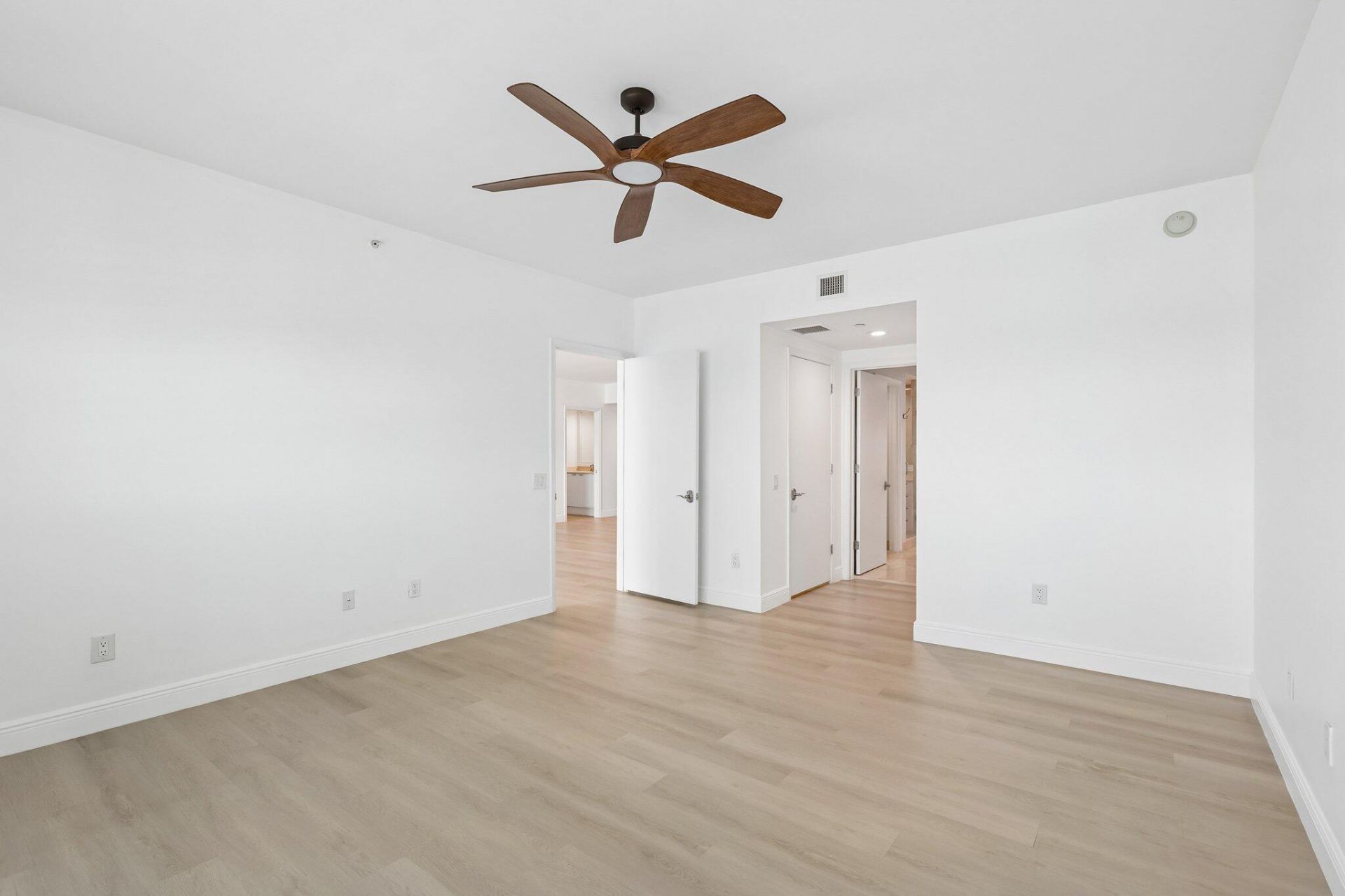 2650 Lake Shore Drive, Unit 1202, Riviera Beach, FL 33404 Photo