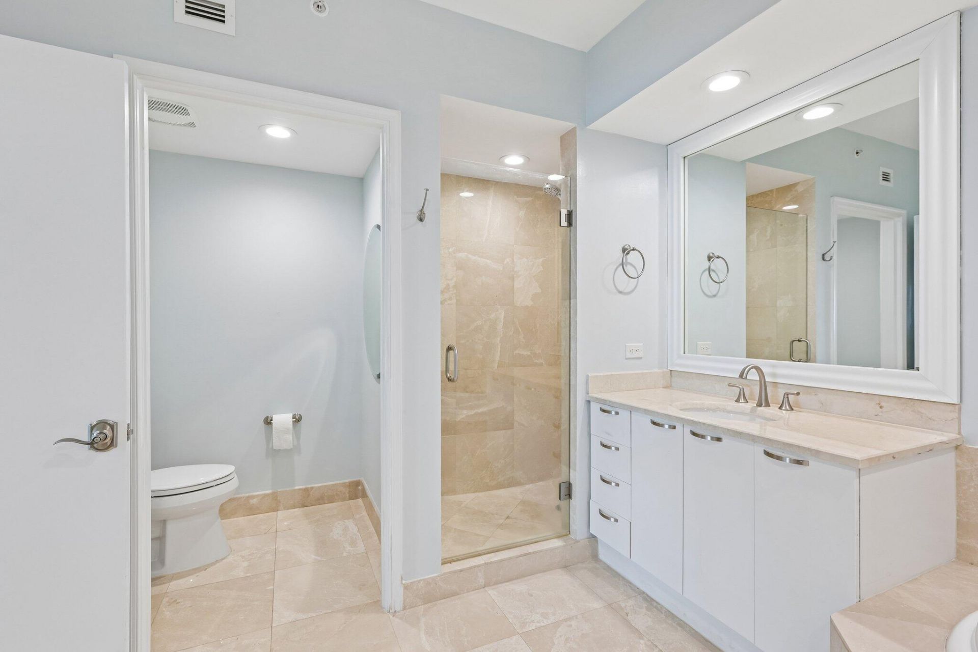 2650 Lake Shore Drive, Unit 1202, Riviera Beach, FL 33404 Photo
