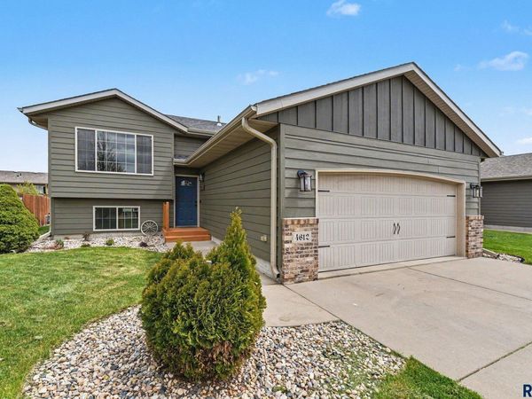 4612 S Wassom Ave, Sioux Falls, SD 57106