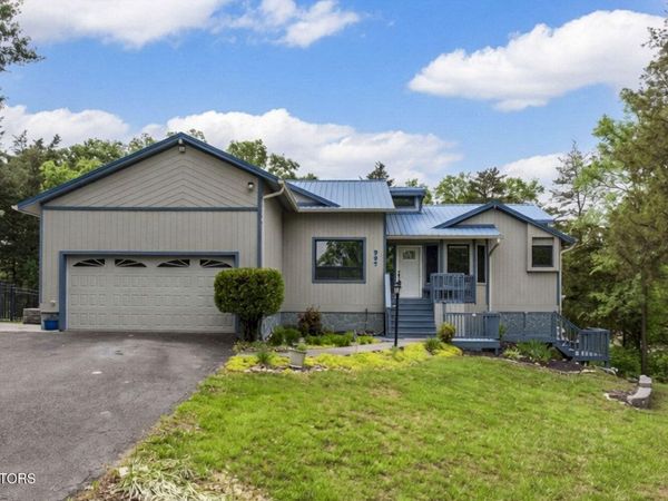 997 Lake Ridge Drive, Dandridge, TN 37725