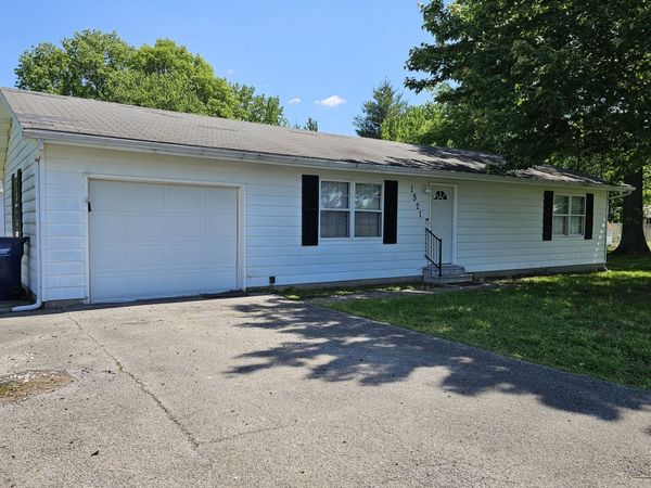 1521 Triangle Street , Mt Vernon, IL 62864