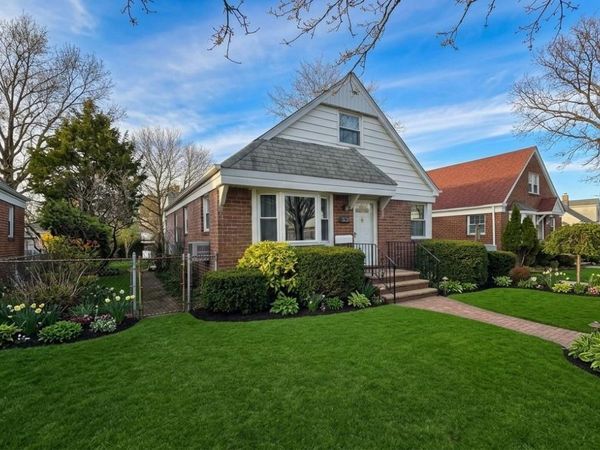 7918 257th Street , Glen Oaks, NY 11004