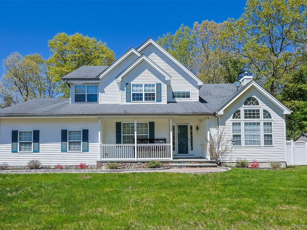 3 Sander Court , Middle Island, NY 11953