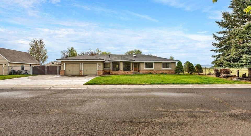 1607 Olua Street, Minden, NV 89423 Photo