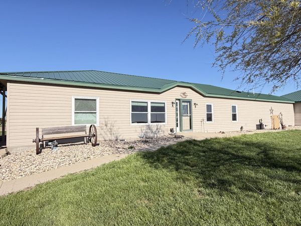 20915 375th Ave, Wessington, SD 57381