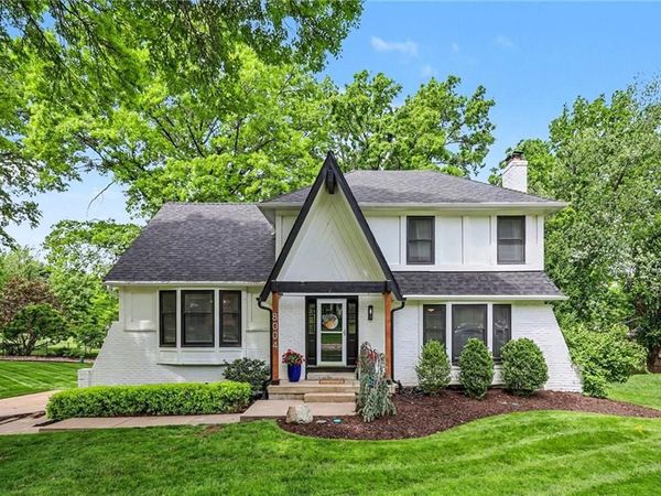 8004 WESTGATE Drive, Lenexa, KS 66215
