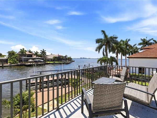 469 Bayshore DR, CAPE CORAL, FL 33904