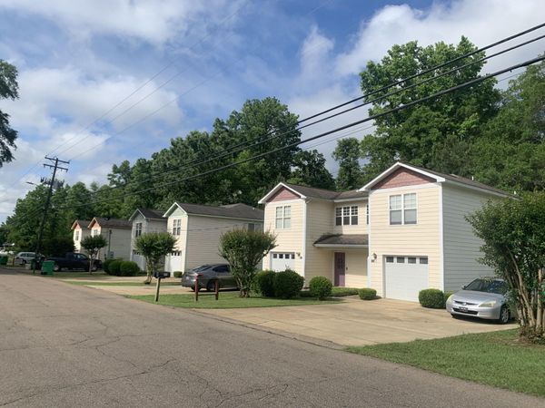 413-423 N McCrary, Columbus, MS 39702