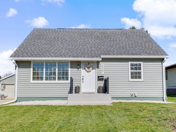 2341 Pelican Road, Waterloo, IA 50701