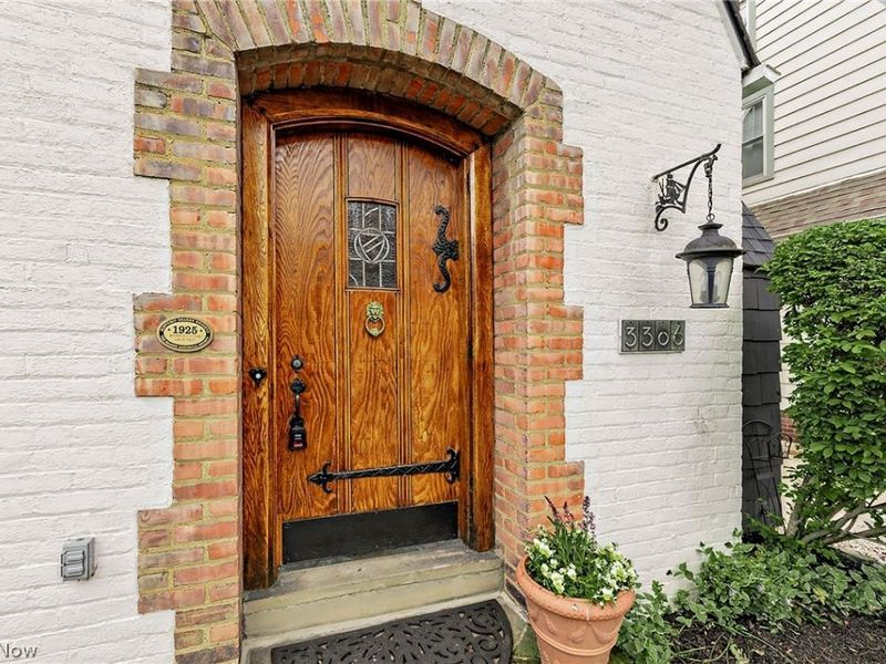 3306 Grenway Road, Shaker Heights, OH 44122 Photo 2