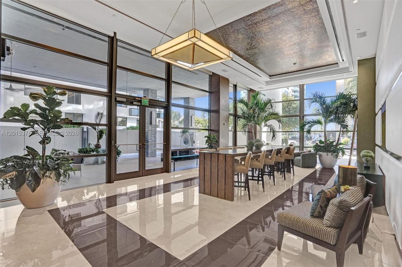 5875 Collins Ave , Unit 1803, Miami Beach, FL 33140 Photo