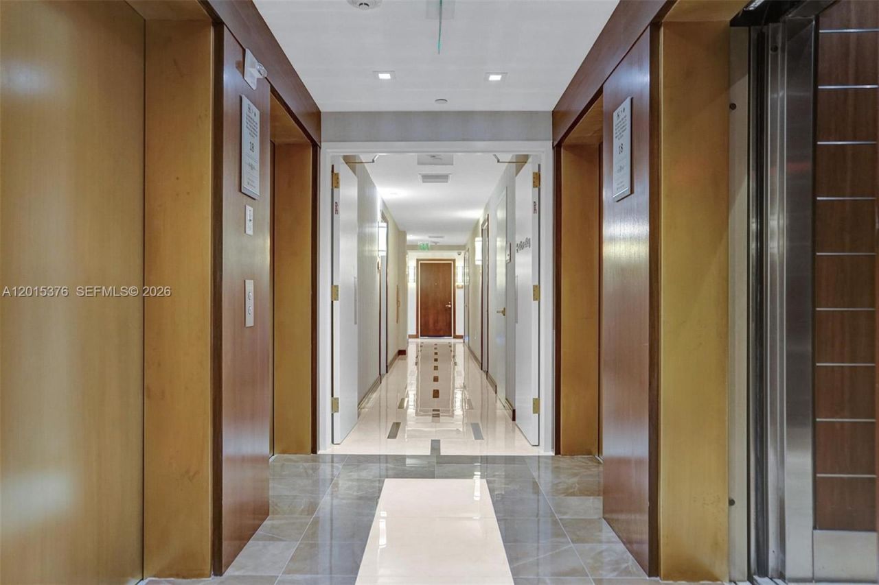 5875 Collins Ave , Unit 1803, Miami Beach, FL 33140 Photo