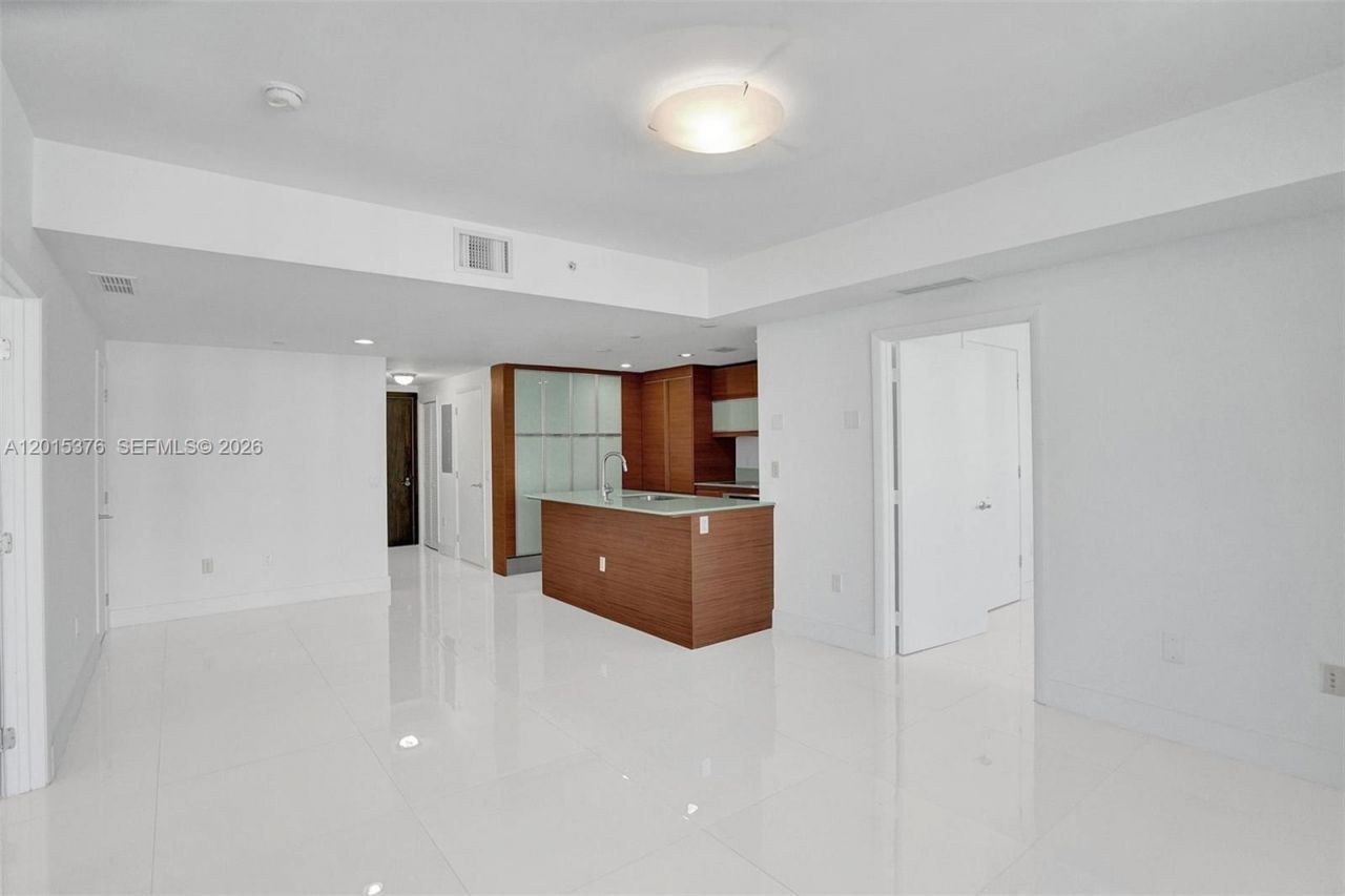 5875 Collins Ave , Unit 1803, Miami Beach, FL 33140 Photo