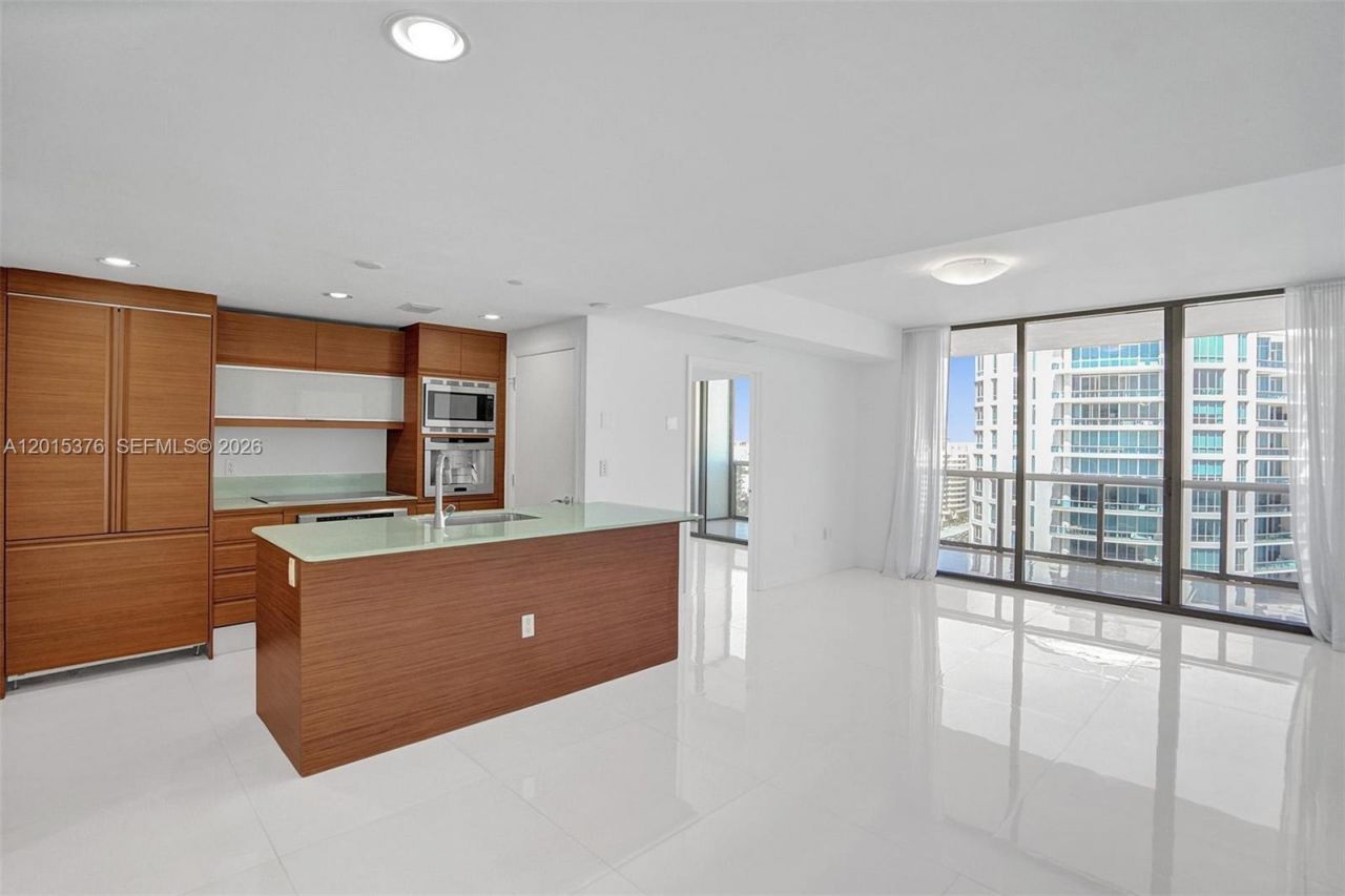 5875 Collins Ave , Unit 1803, Miami Beach, FL 33140 Photo