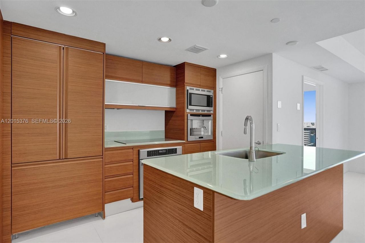 5875 Collins Ave , Unit 1803, Miami Beach, FL 33140 Photo