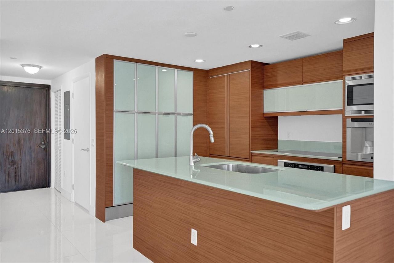5875 Collins Ave , Unit 1803, Miami Beach, FL 33140 Photo