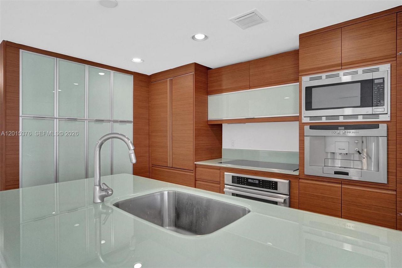 5875 Collins Ave , Unit 1803, Miami Beach, FL 33140 Photo