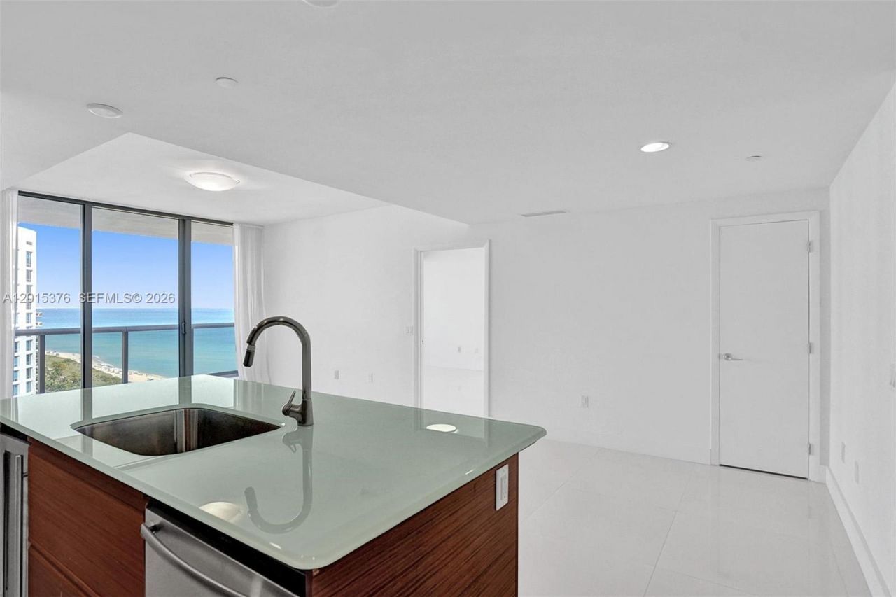 5875 Collins Ave , Unit 1803, Miami Beach, FL 33140 Photo