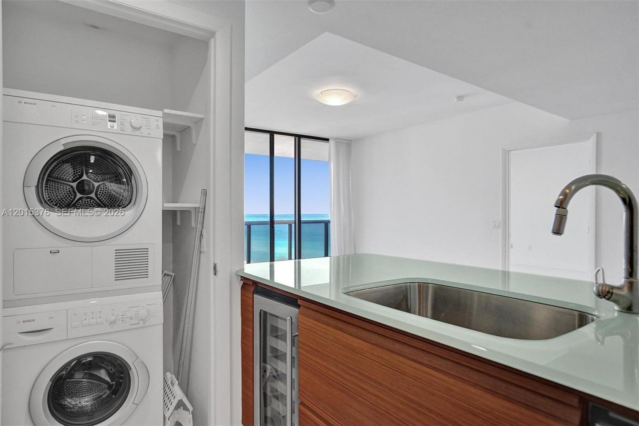 5875 Collins Ave , Unit 1803, Miami Beach, FL 33140 Photo