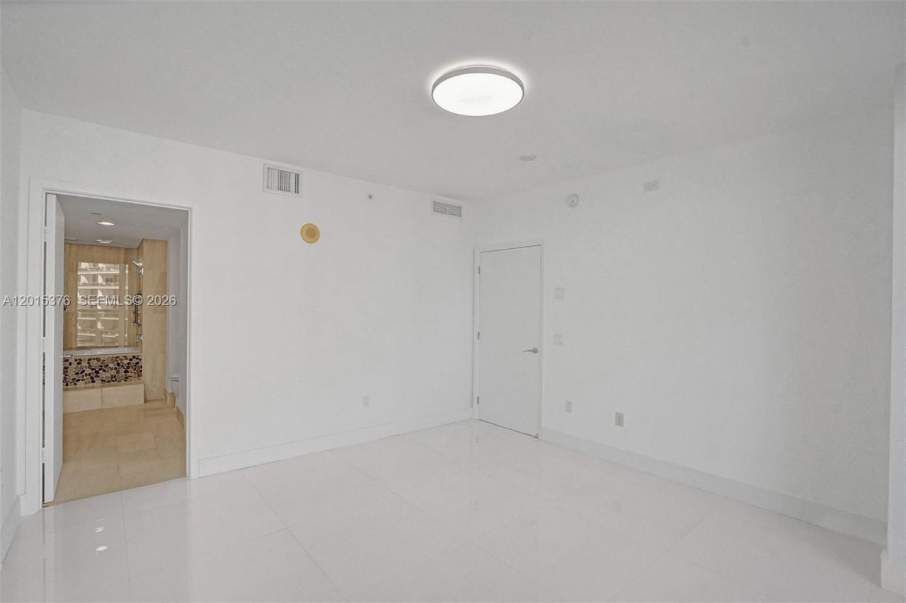 5875 Collins Ave , Unit 1803, Miami Beach, FL 33140 Photo
