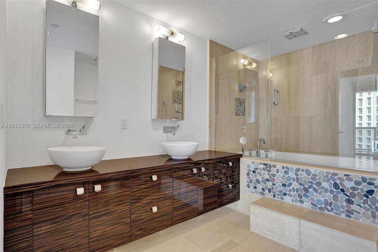 5875 Collins Ave , Unit 1803, Miami Beach, FL 33140 Photo
