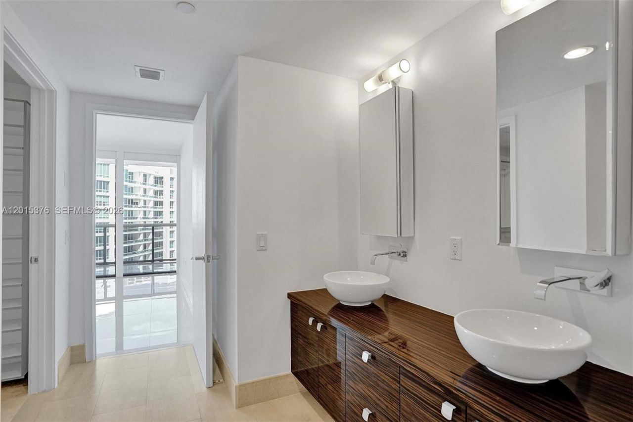 5875 Collins Ave , Unit 1803, Miami Beach, FL 33140 Photo