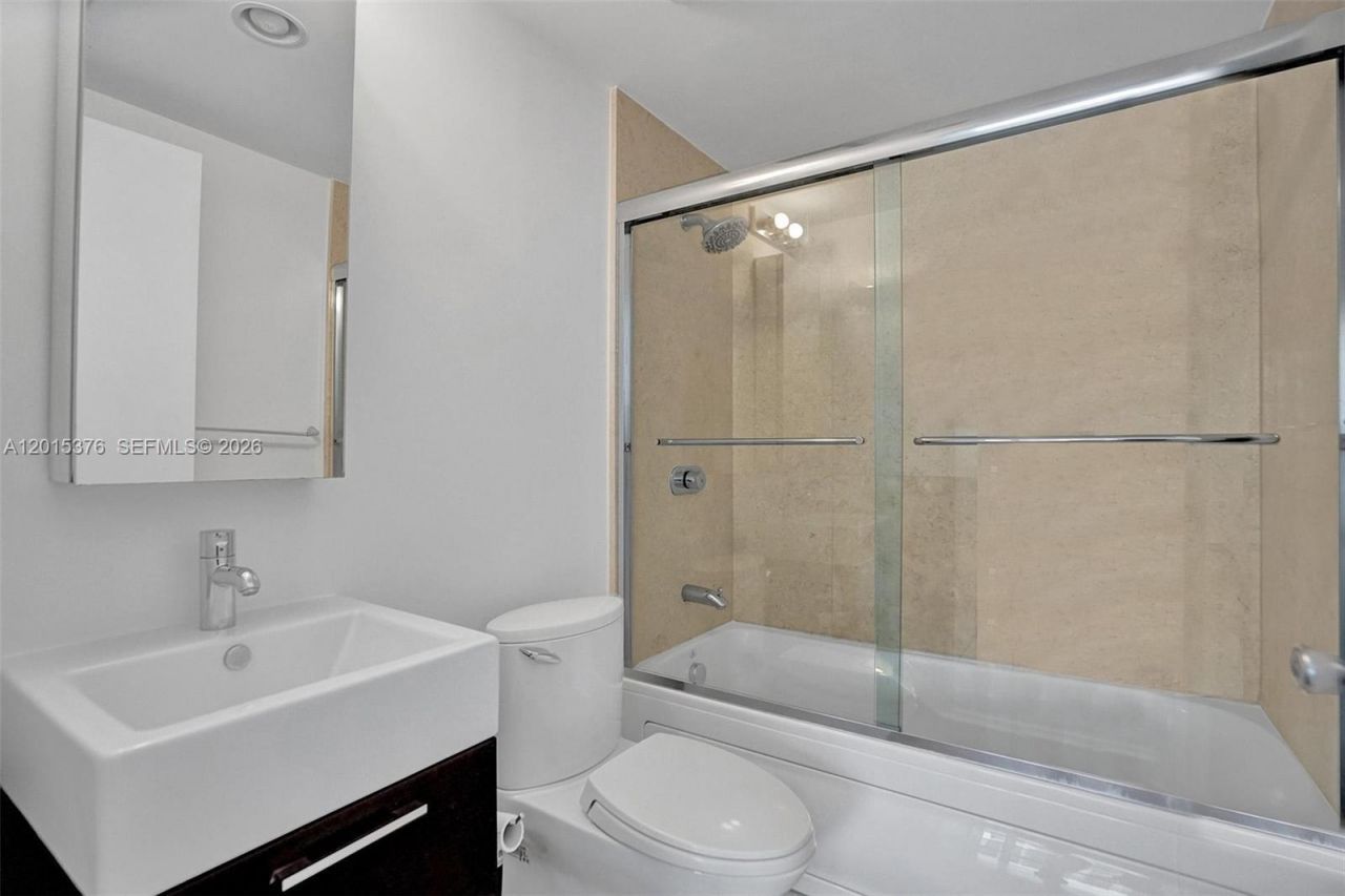 5875 Collins Ave , Unit 1803, Miami Beach, FL 33140 Photo