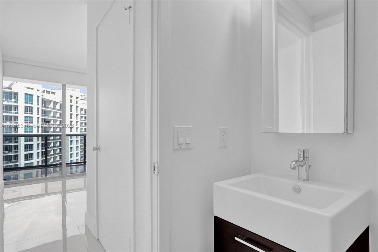 5875 Collins Ave , Unit 1803, Miami Beach, FL 33140 Photo
