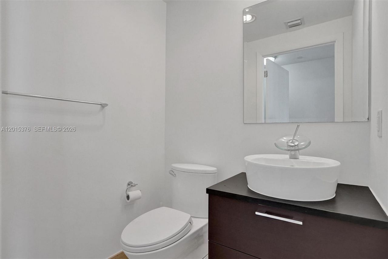 5875 Collins Ave , Unit 1803, Miami Beach, FL 33140 Photo
