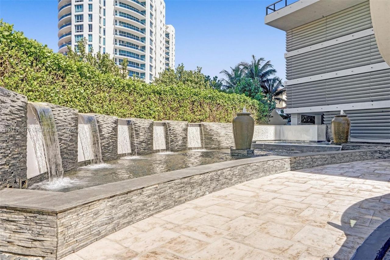 5875 Collins Ave , Unit 1803, Miami Beach, FL 33140 Photo