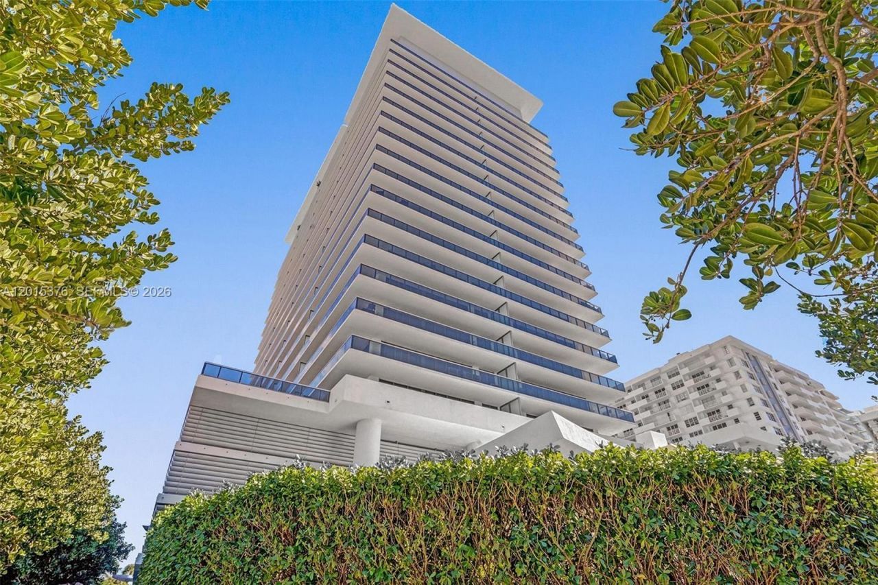 5875 Collins Ave , Unit 1803, Miami Beach, FL 33140 Photo