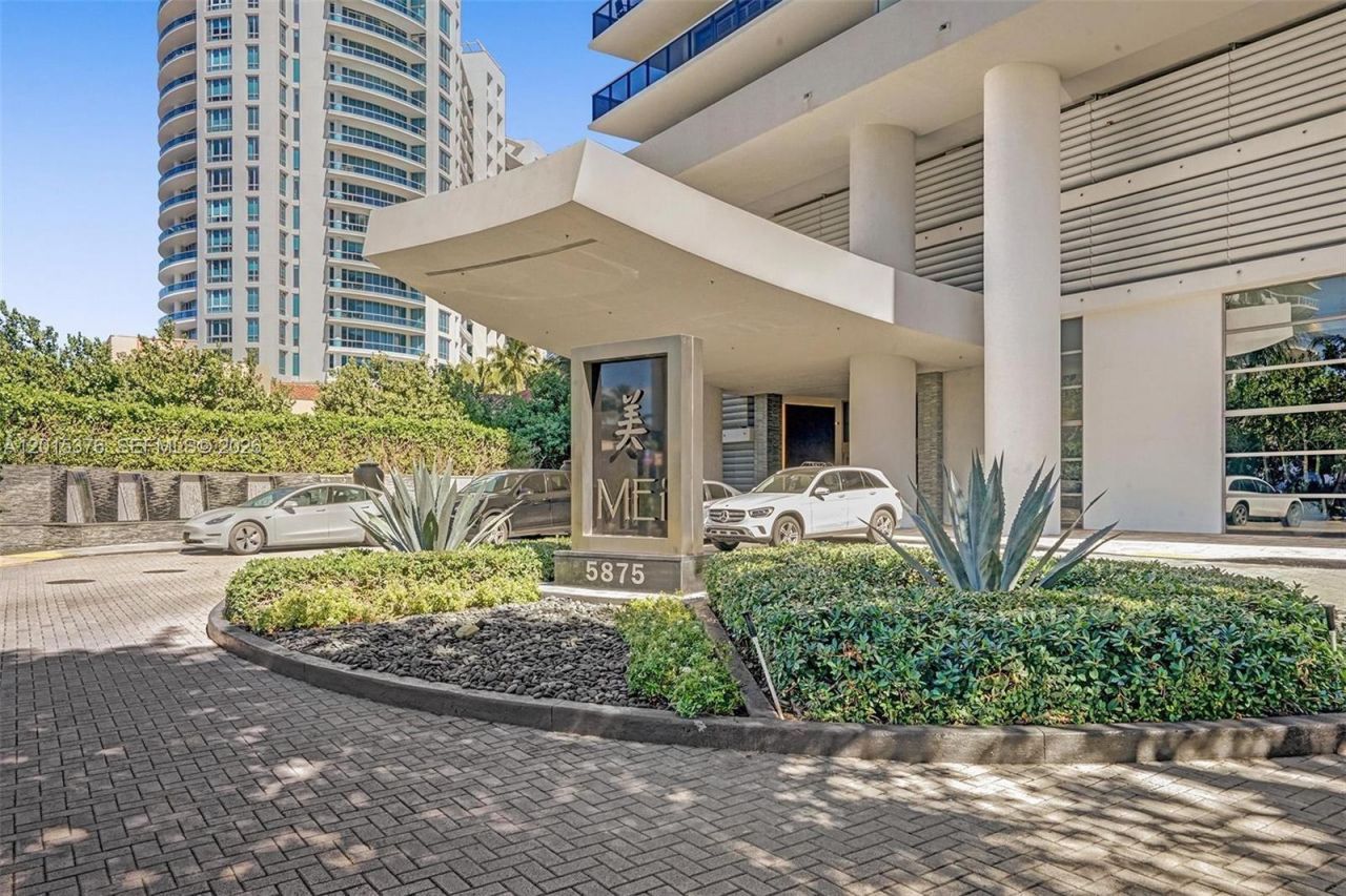 5875 Collins Ave , Unit 1803, Miami Beach, FL 33140 Photo