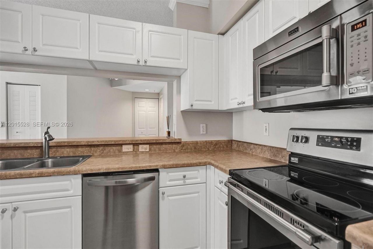 17150 N Bay Rd , Unit 2802, Sunny Isles Beach, FL 33160 Photo